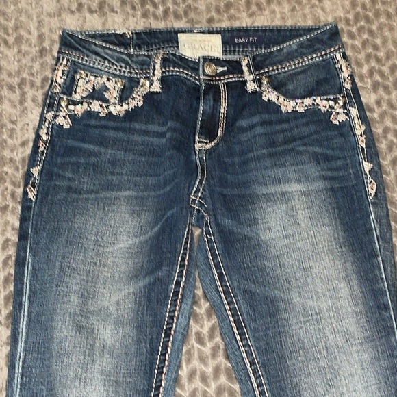 Grace in LA Easy Fit Jeans with Embroidered Pockets and belt loops.  Size 28 - Picture 3 of 12